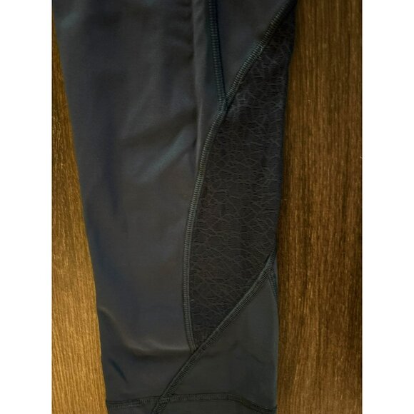Lululemon Twist & Train Blue Cropped Leggings With Mesh Panels - Size 4 - Picture 5 of 9